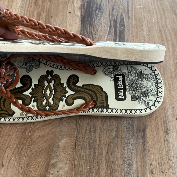 Bali Island Flips Flops Tan Size 8.5 - Picture 4 of 7